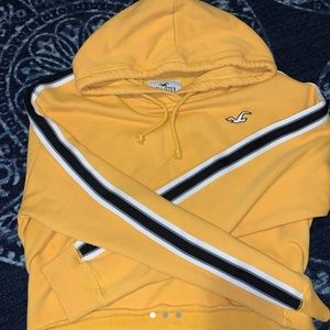 YELLOW CROPPED HOLLISTER HOODIE
